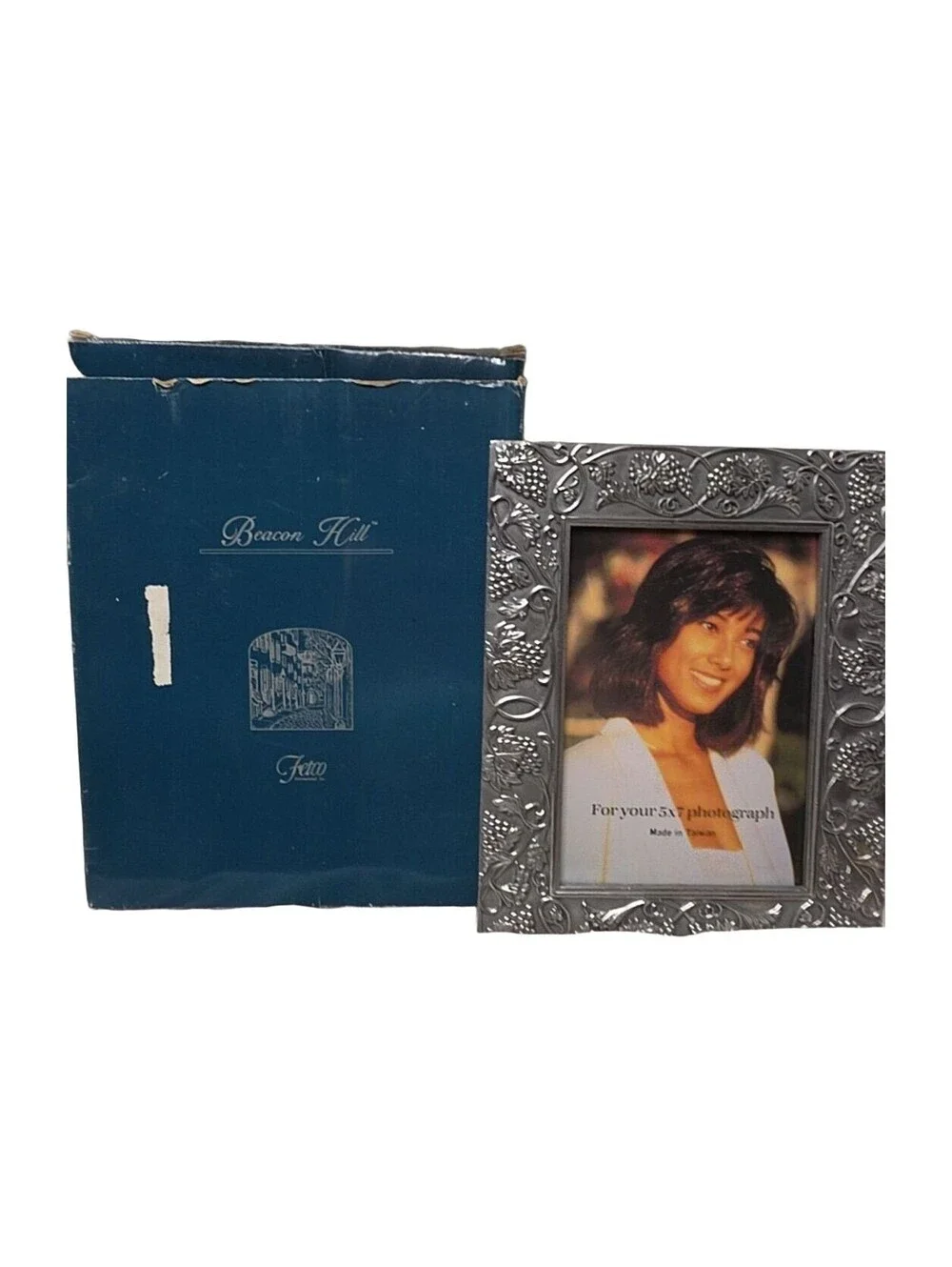 Fetco Beacon Hill LO.303 Ornate Metal Grapevine 5x7 Picture Frame - Open Box